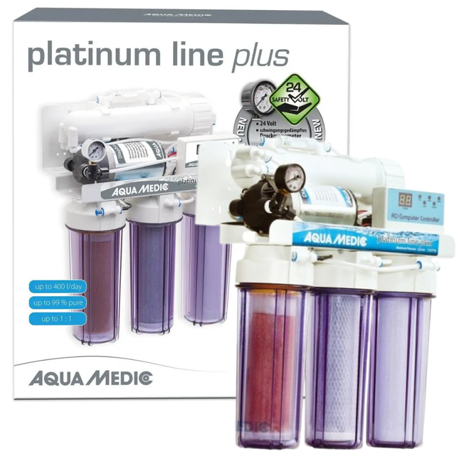 Unidad de ósmosis inversa Aqua Medic Platinum Line Plus (24 V) con bomba de alta presión y tres filtros de 10″ montada en soporte metálico.