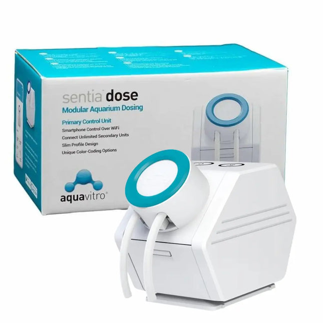 Dosificadora Aquavitro Sentia Dose instalada en un rack de acuario, perfil ultrafino y unidades codificadas por color.