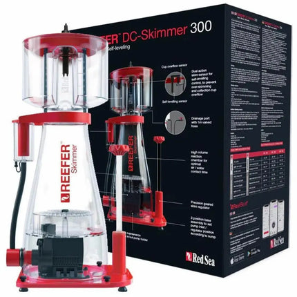 Skimmer Red Sea REEFER DC Skimmer 300 instalado en sump de acuario marino, tecnología DC y sensores inteligentes.
