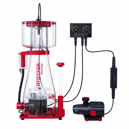 Skimmer Red Sea REEFER DC Skimmer  instalado en sump de acuario marino, tecnología DC y sensores inteligentes.

