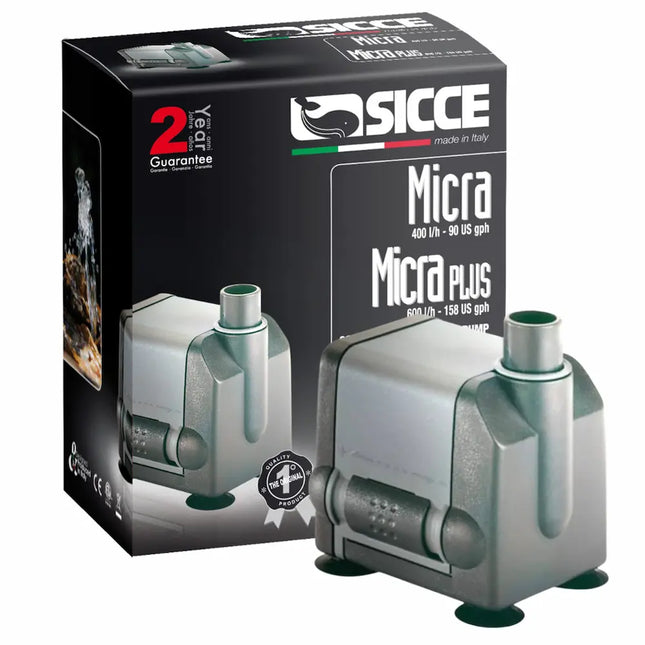 Bomba Sicce Micra y Micra Plus instalada en un nanoacuario, mostrando su tamaño compacto y funcionamiento silencioso.