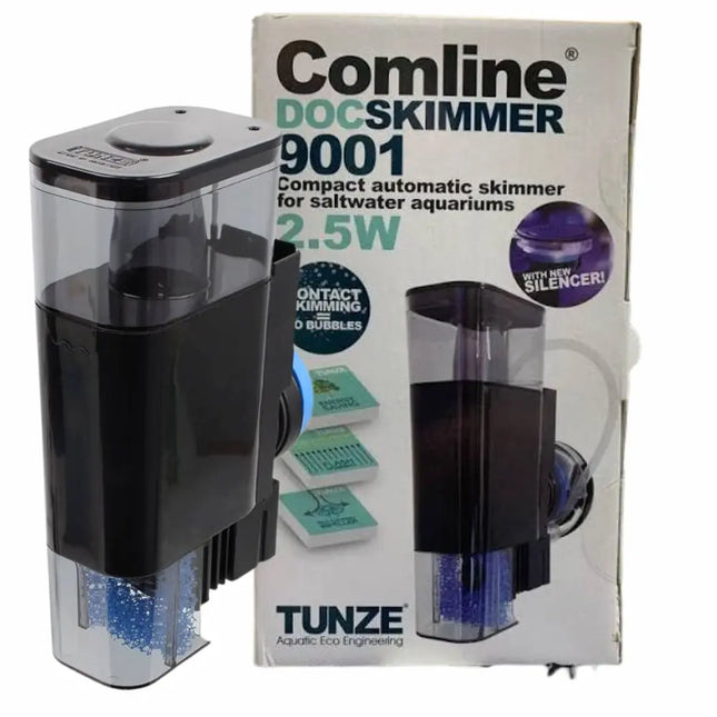 Tunze Comline DOC Skimmer 9001, espumador compacto para acuarios marinos de 20 a 140 litros con soporte magnético y funcionamiento silencioso.